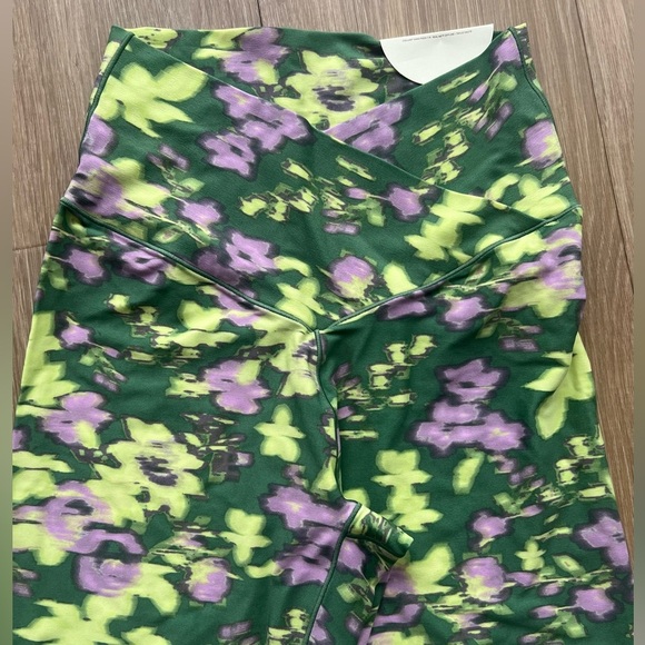 NWT OFFLINE By Aerie Real Me Legging 7/8 Size M Green Floral - Picture 4 of 5
